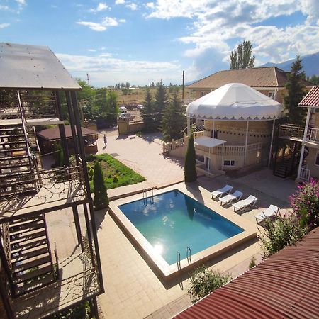 Адилет Hotell Cholpon-Ata Exteriör bild