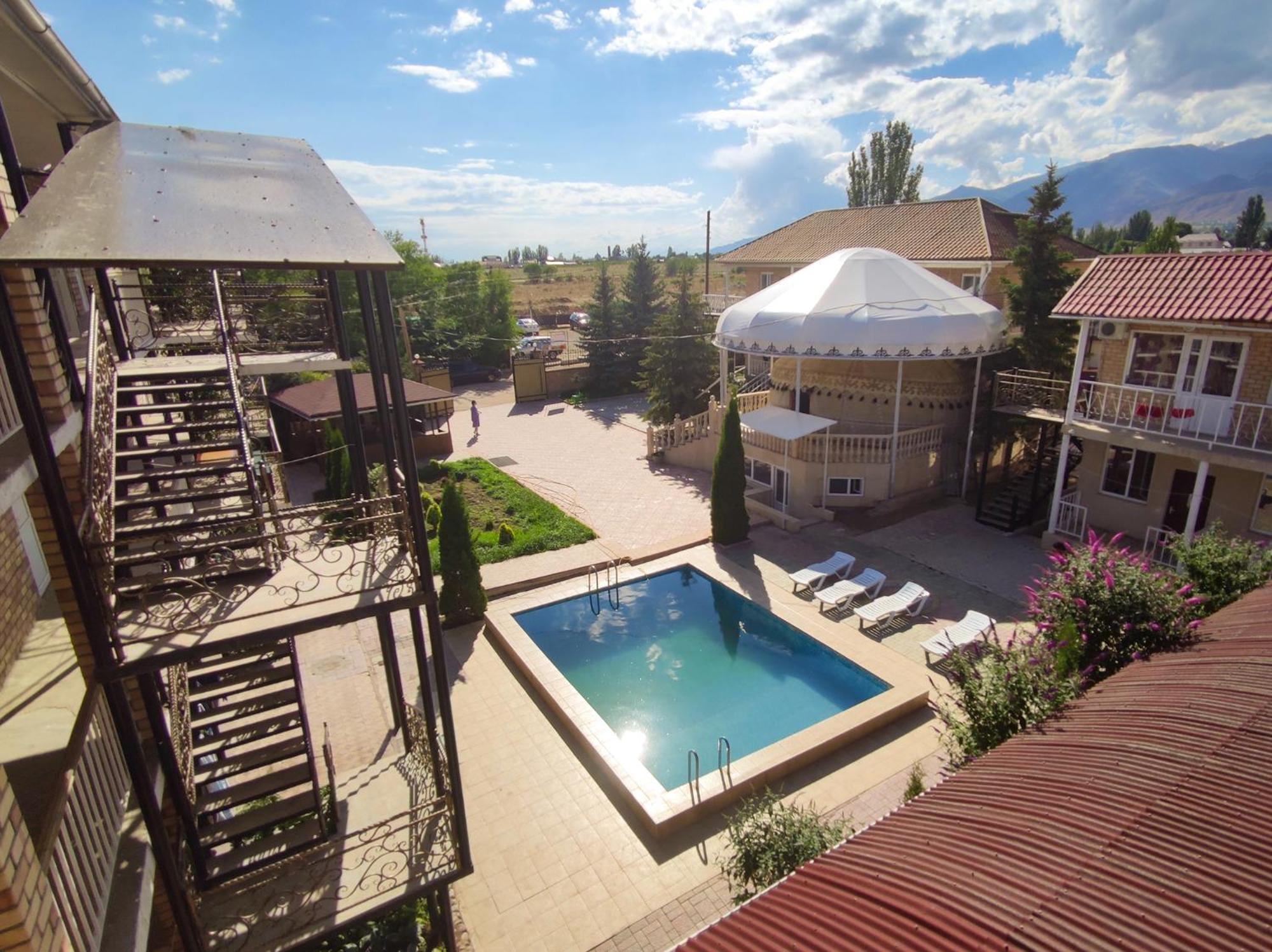 Адилет Hotell Cholpon-Ata Exteriör bild