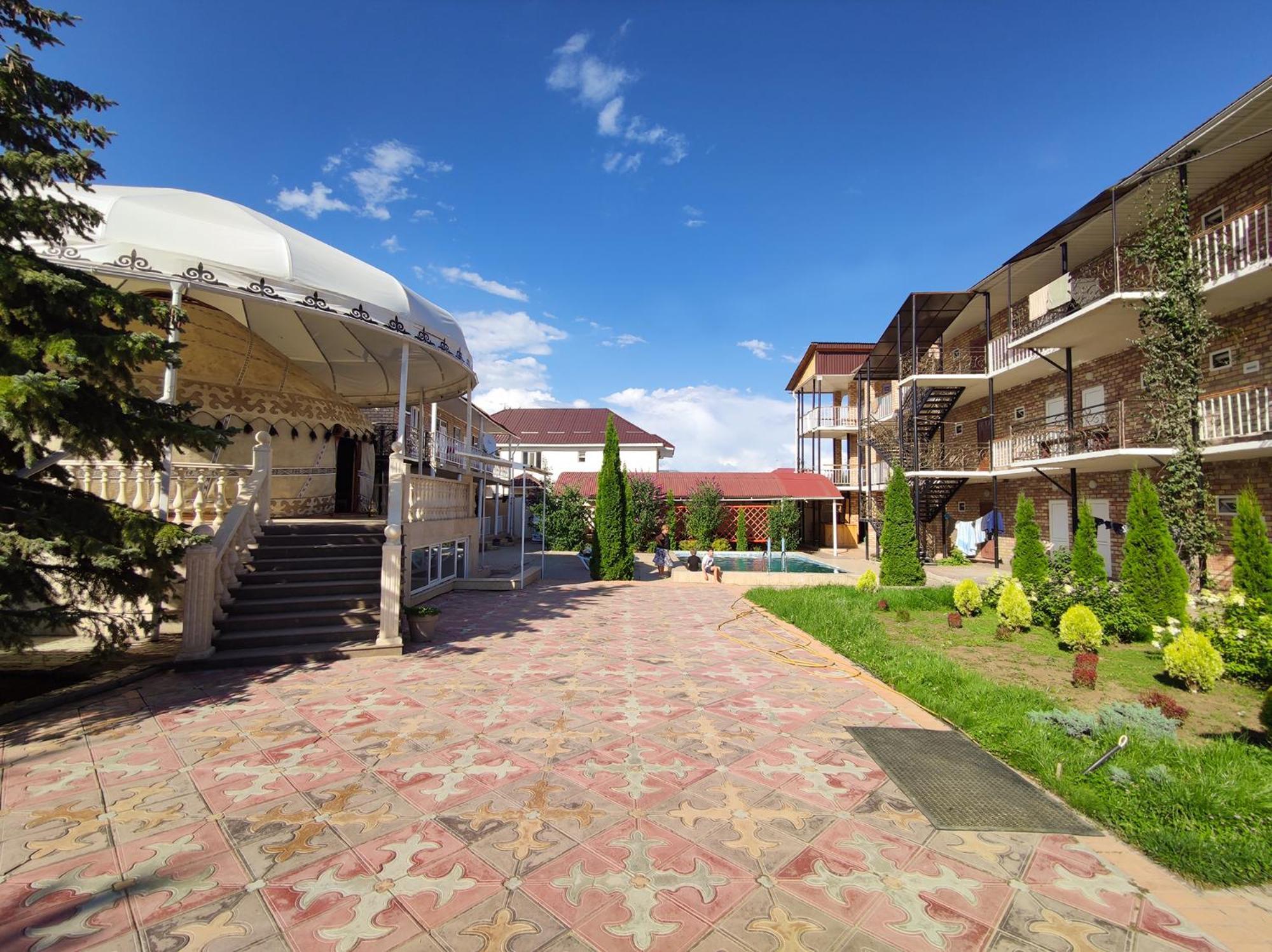 Адилет Hotell Cholpon-Ata Exteriör bild