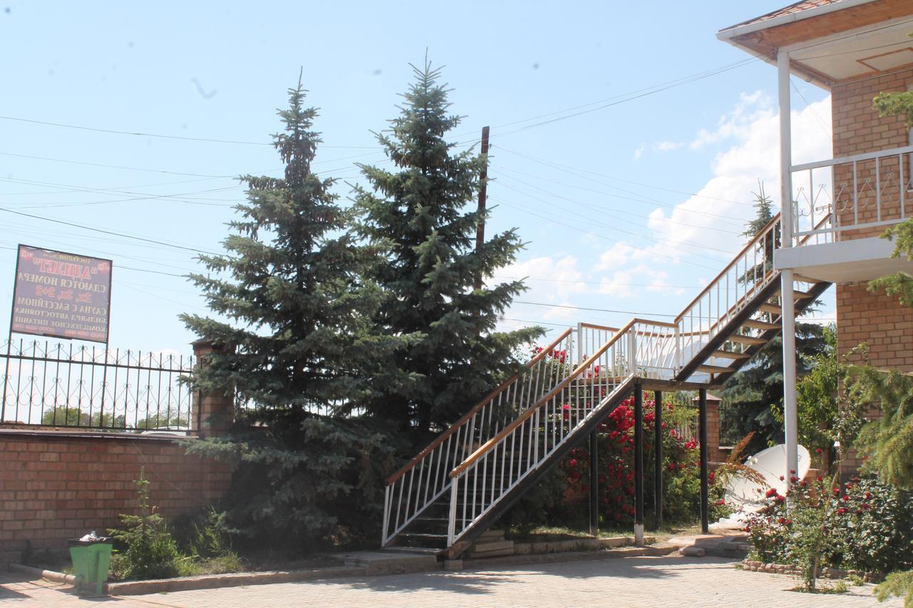 Адилет Hotell Cholpon-Ata Exteriör bild